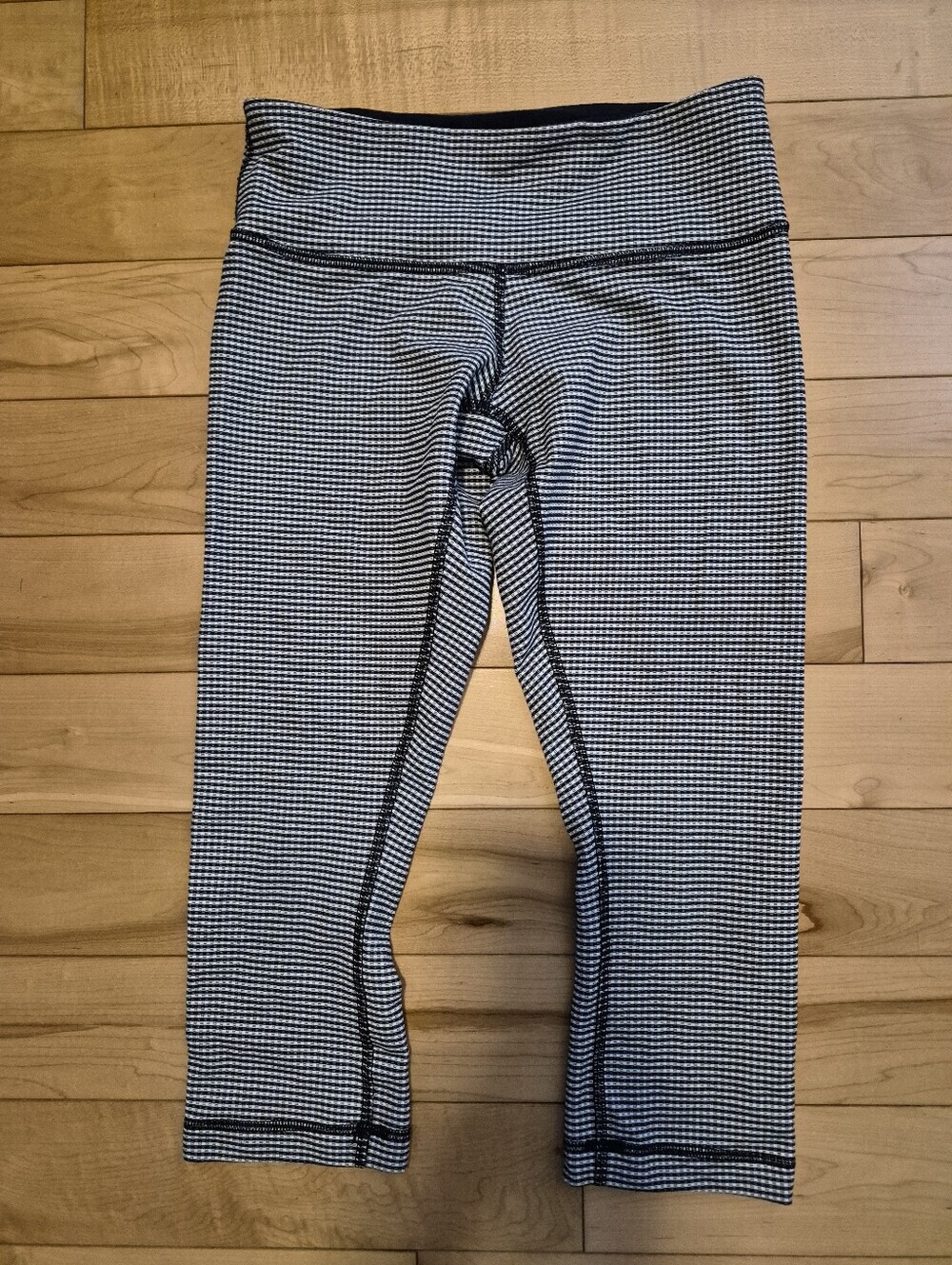 Lululemon women's size 4 capri leggings